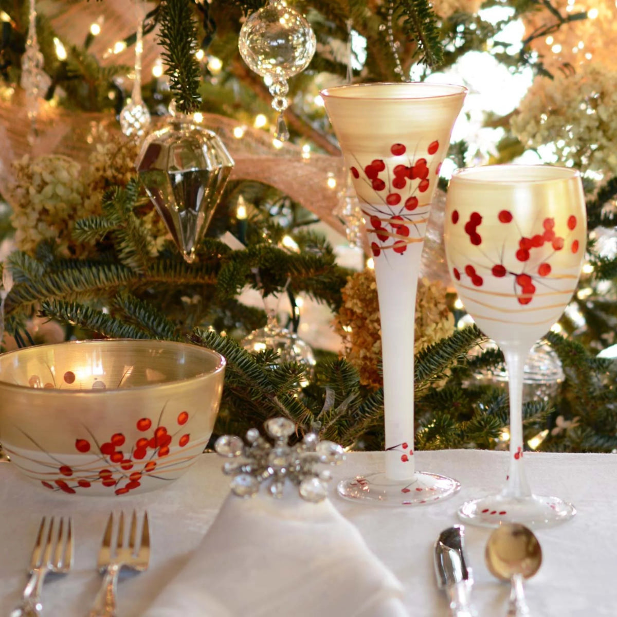 Set of 2 Red and Gold Glass Serving Bowls S712