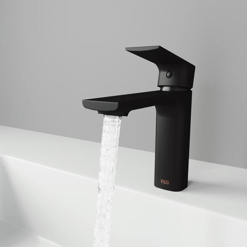 Single Handle Bathroom Faucet in Matte Black A894482