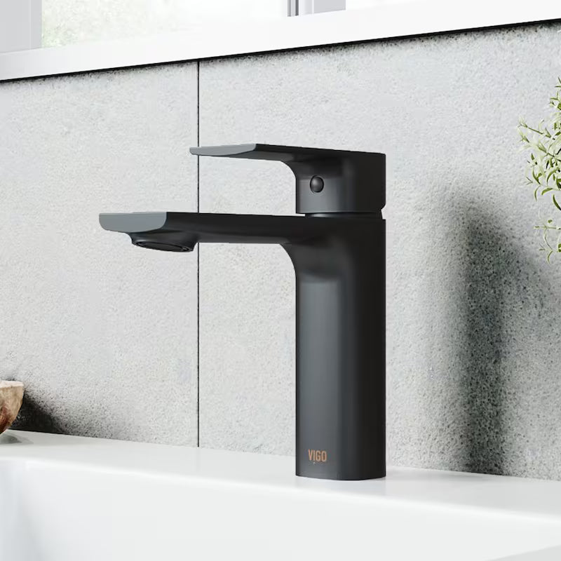 Single Handle Bathroom Faucet in Matte Black A894482