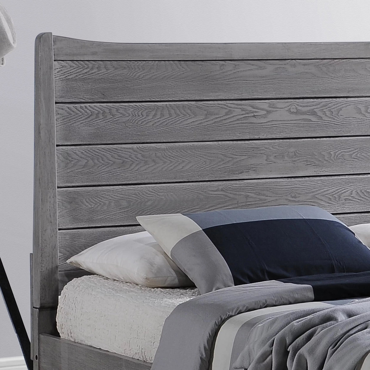 Rustic Gray Queen Platform Bed B779