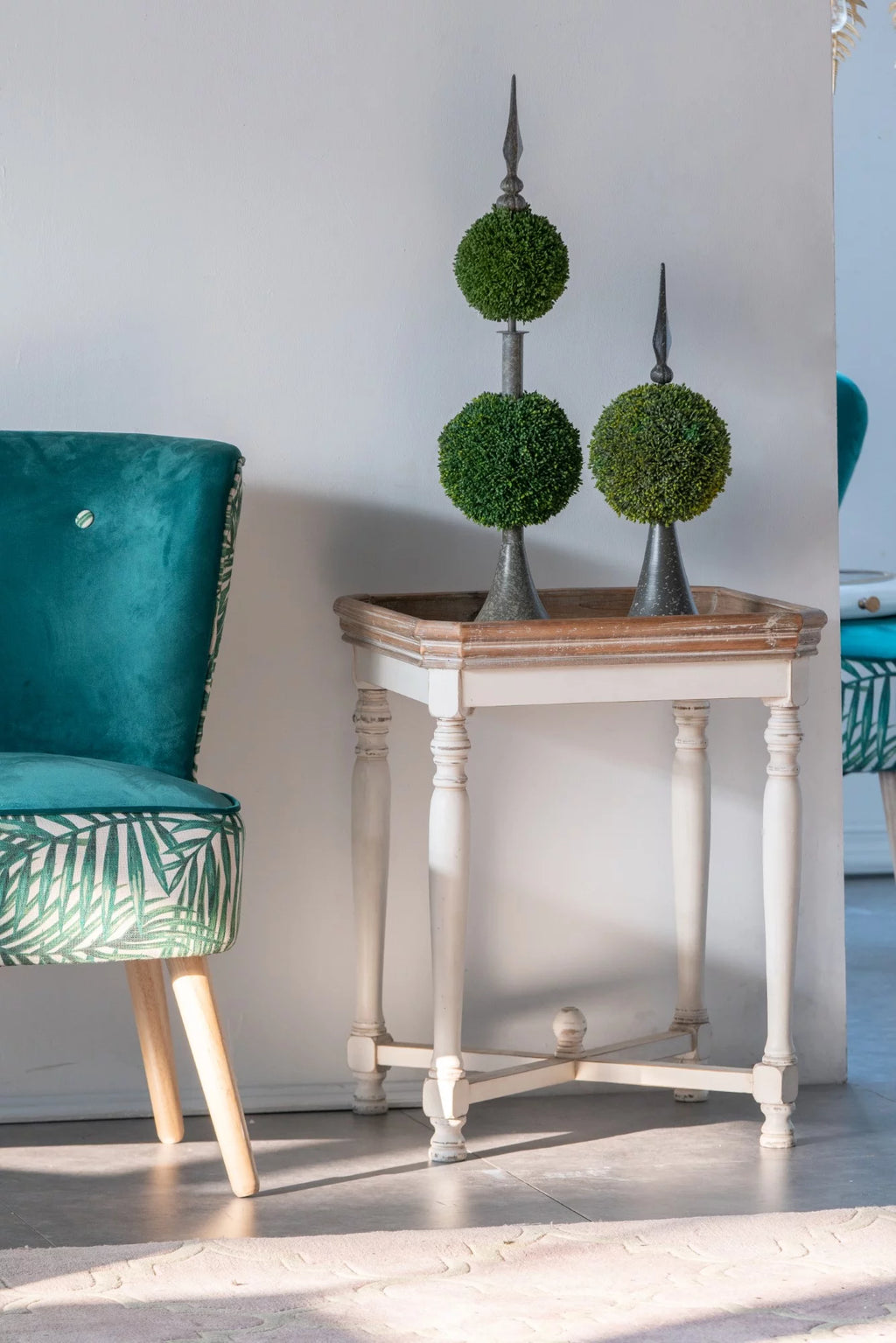 Whitewashed Farmhouse Side Table R609