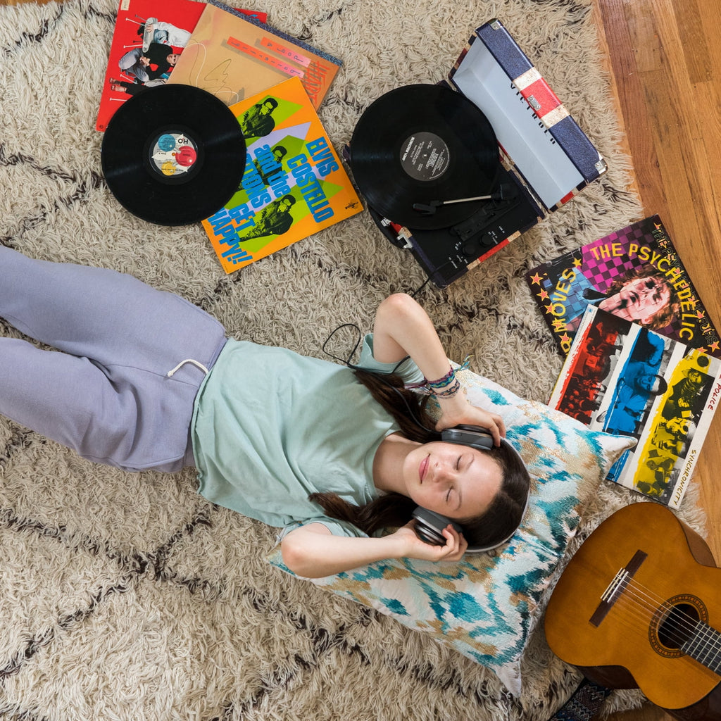 Bluetooth Suitcase Record Player with 3-speed Turntable P381935
