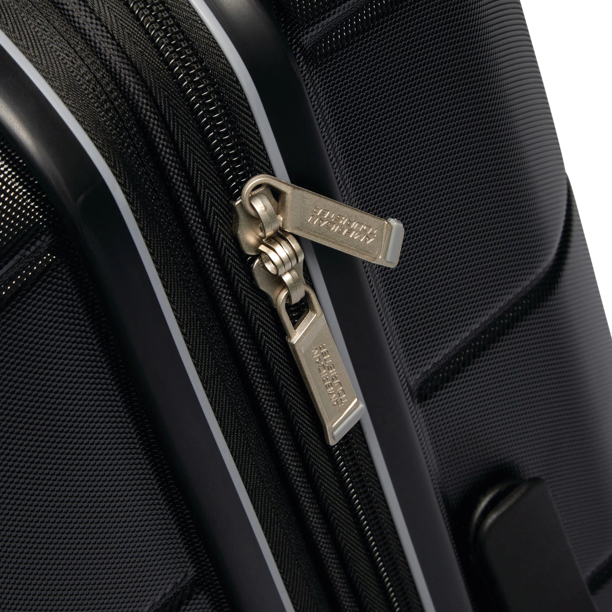 Hardside Medium Checked Spinner Luggage Jet Black V966