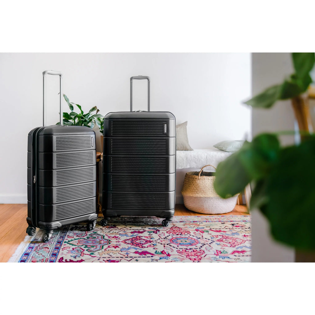 Hardside Medium Checked Spinner Luggage Jet Black V966